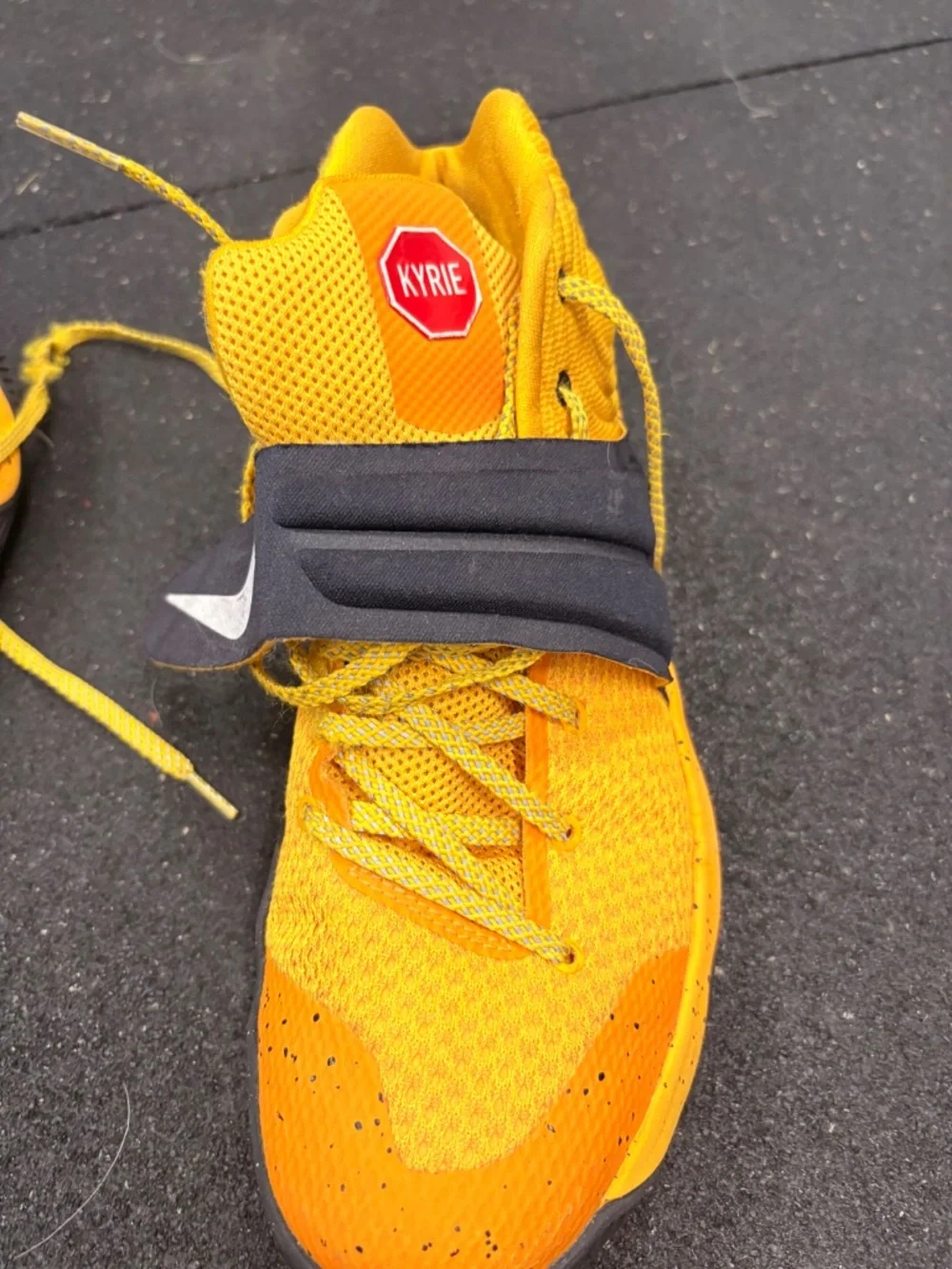 Nike Kyrie 2 School Bus PROMO SAMPLE Men’s Size 9 Unreleased RARE BVTN